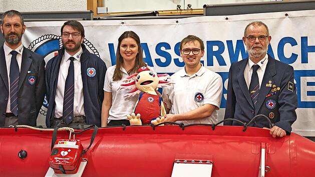 Der neu gew&auml;hlte Vorstand der Wasserwacht-Ortsgruppe Bad Kissingen (v.l.): Stellvertretender Vorsitzender Alexander Knaab, Vorsitzender Moritz Diehl, Jugendleiterin Lisa Diemer, stellvertretender Jugendleiter Jens Bohatsch und Technischer Leiter B...