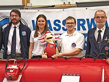 Der neu gewählte Vorstand der Wasserwacht-Ortsgruppe Bad Kissingen (v.l.): Stellvertretender Vorsitzender Alexander Knaab, Vorsitzender Moritz Diehl, Jugendleiterin Lisa Diemer, stellvertretender Jugendleiter Jens Bohatsch und Technischer Leiter B...