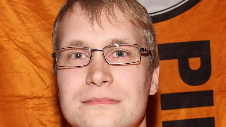 Stefan Betz (Piraten): Politik besteht vor allem aus Menschen, und genau diese Menschen sollte man sich vor der Entscheidung, welche Partei man wählt, genau ansehen und kritisch bewerten, denn nur ein schönes Plakat oder ein wohl klingender Parteiname sind bei Weitem nicht ausreichend, um den Anforderungen der Bürger gerecht zu werden.