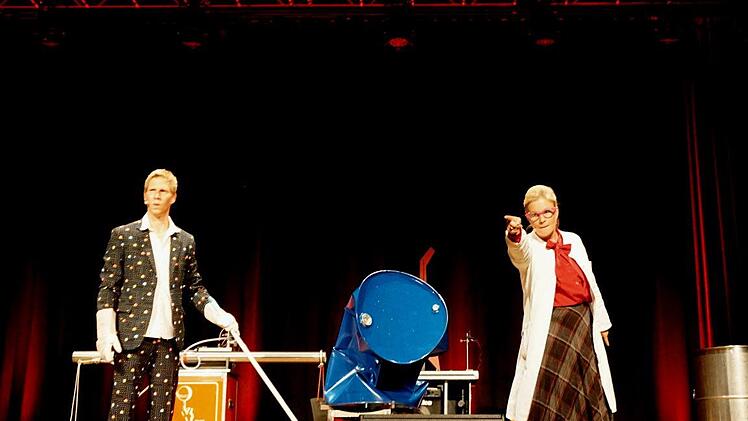 Das Fass implodierte mit einem lauten Rumms