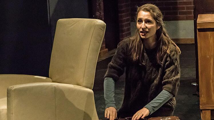 "Das Tagebuch der Anne Frank": Probenszene mit Francesca Paratore in der Coburger Reithalle.Foto: Jochen Berger