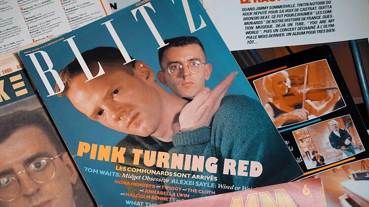 Die Musik- und Klatschpresse verfolgte viele Schritte von Jimmy Somerville in der &Ouml;ffentlichkeit.