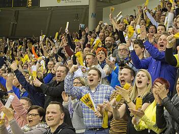 Die vielen Handballfans in Coburg fiebern dem Saisonfinale entgegen. Der Aufstieg ist dem HSC 2000 praktisch nicht mehr zu nehmen.
