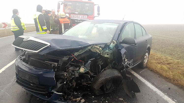 Bei einem schweren Zusammensto&szlig; auf der B279 im Kreis Ha&szlig;berge sind am Mittwochmorgen f&uuml;nf Menschen teils schwer verletzt worden. Foto: News5/Merzbach