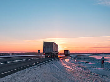 Lkw, Sattelzug, Autobahn, Eisplatte, Winter