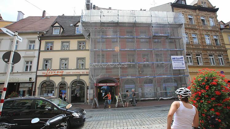 In kürzester Zeit wurde die Lange Straße 22 geräumt und eingerüstet. Alle Fotos: Barbara Herbst