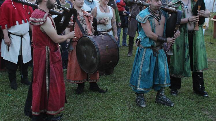 Allerlei Spielerei und Gaukelei erlebten die Besucher des Marktfestes in Igensdorf.