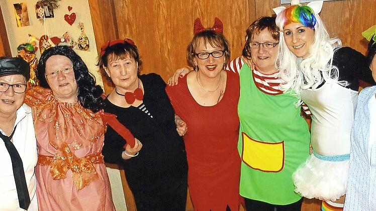 Die Stimmung bei den "Alten Schrauben" war bestens. Schließlich war Weiberfasching.  Foto: privat