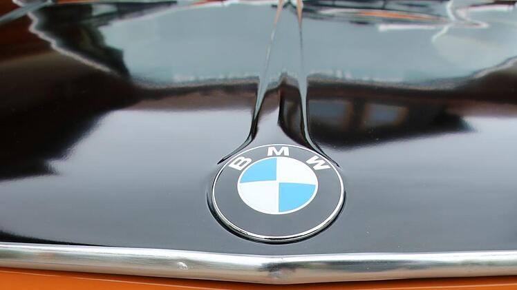 Die Frontpartie des 2002 tii: Kühlergrill mit BMW-Emblem und Quetschniere.Matthias Einwag