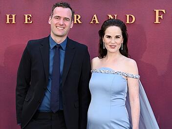 "Downton Abbey"-Star Michelle Dockery und ihr Ehemann Jasper Waller-Bridge erwarten ihr erstes Kind.
