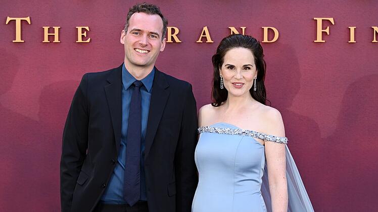 "Downton Abbey"-Star Michelle Dockery und ihr Ehemann Jasper Waller-Bridge erwarten ihr erstes Kind.