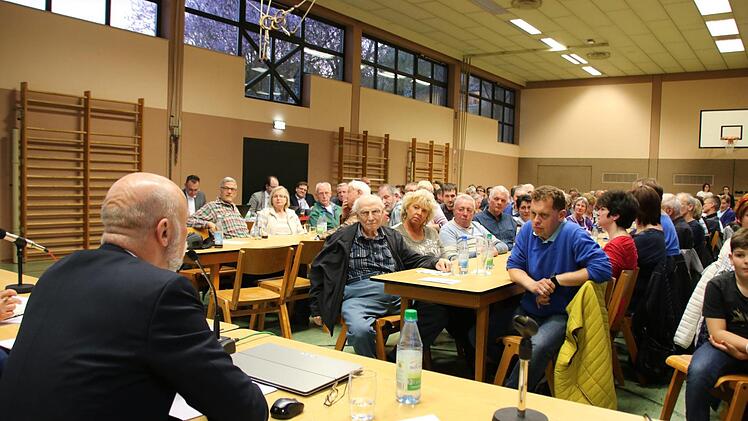 Bilder aus der Bürgerversammlung Arnshausen. Foto: Ralf Ruppert