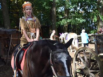 Die achtjährige Helena hatte beim Ponyreiten am meisten Spaß. Foto: Daniela Pondelicek