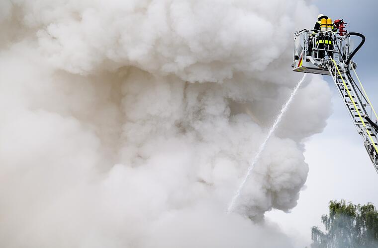 Nürnberg: Brand in Papierfabrik - zwei Personen verletzt