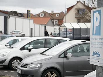 Viel Unübersichtlichkeit herrscht auf den Parkplätzen der Supermärkte im Altlandkreis Brückenau. Dementsprechend geschehen dort viele Unfälle, aber auch Fahrerfluchten.