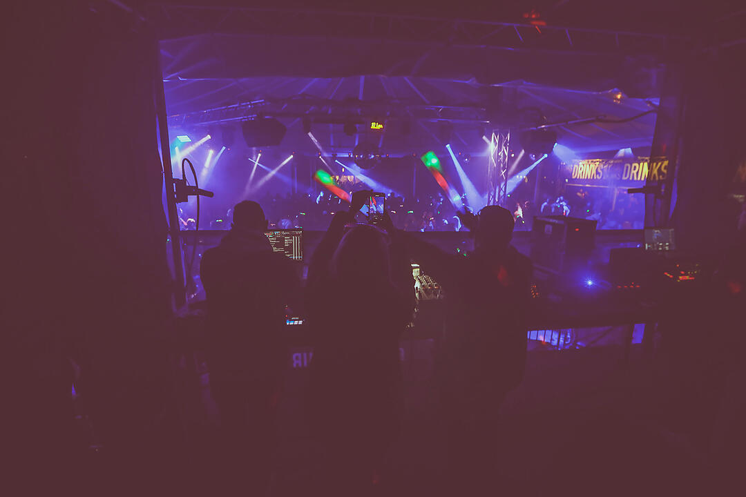 Neon Mixxed Clash m/ DJ Da Base + Nora & Chris