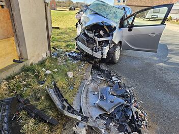Schwerer Unfall in Oberaltenbernheim: Autofahrerin tot