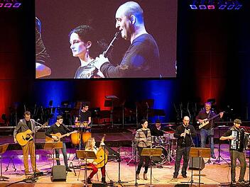 "Miasin Zam" verdeutlichten nicht nur auf musikalischem Terrain, was Integration bedeuten kann - Vielfalt und Gemeinschaftsgef&uuml;hl. Foto: Bernhard Lott