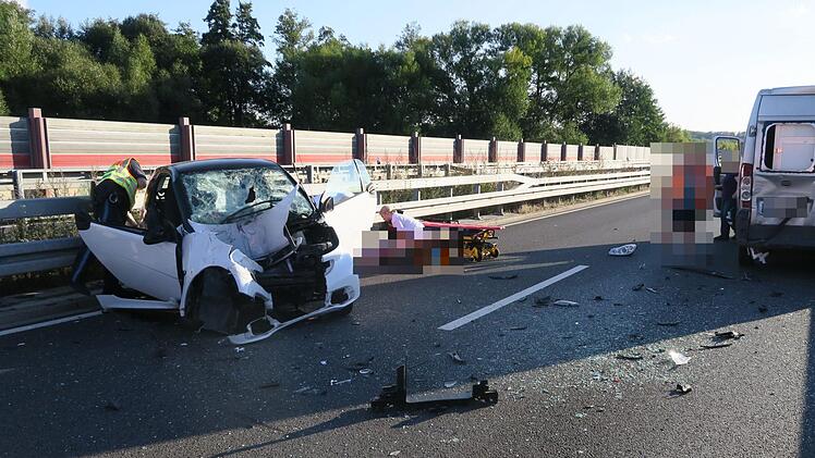 Bei einem Verkehrsunfall auf der B4 im Kreis Coburg wurde ein Autofahrer schwer verletzt. Foto: Verkehrspolizeiinspektion Coburg