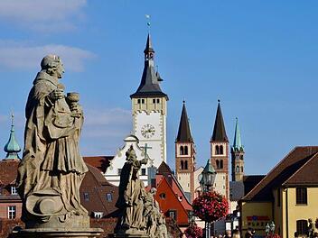 Blick von der Alten Mainbrücke auf Dom St. Kilian. Foto:  pixabay.com/fritz_the_cat