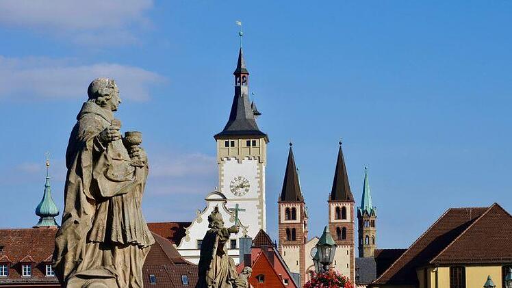 Blick von der Alten Mainbrücke auf Dom St. Kilian. Foto:  pixabay.com/fritz_the_cat