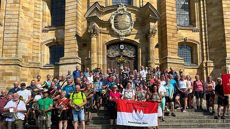 Gruppenbild der Wallfahrer aus dem Pastoralen Raum "Am Kreuzberg" nach dem Gottesdienst in Vierzehenheiligen
