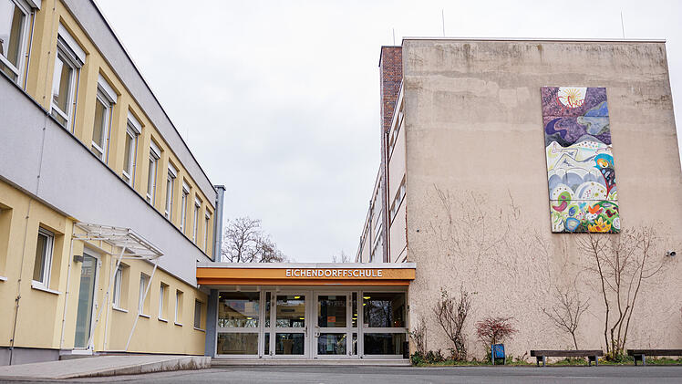 Erlangen: Kultusministerin besucht beste Schule Deutschlands 2023 - "Paradebeispiel"