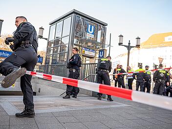 Mann in U-Bahnhof erstochen