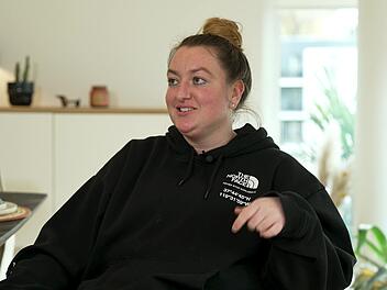 Ein Feuerwerk an Coolness, Herzlichkeit und Postdamer Dialekt: Sassi (30) macht den Auftakt in Potsdam.