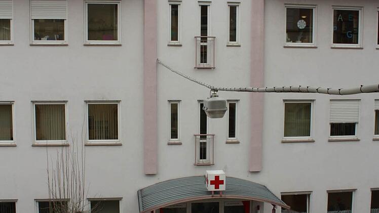 Das Rotkreuz-Haus in der Landwehrstraße ist schon wieder viel zu klein geworden. Foto: Bartl