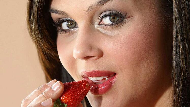 Saftige Verführung zum Valentinstag: Erdbeeren passen immer zum Menüplan. (Foto: Archiv)