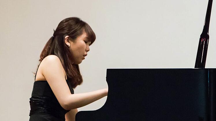 Mihyun Ahn begeisterte bei seinem Auftritt in Coburg mit Werken von Mozart und Kreisler.Foto: Jochen Berger