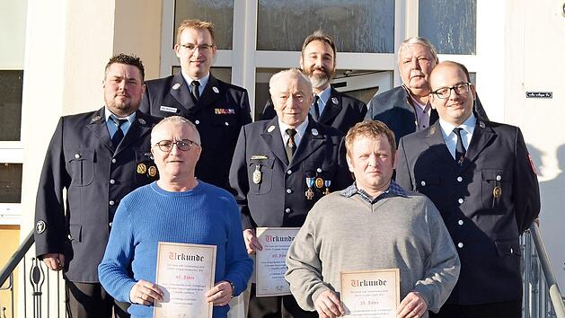 Die geehrten Mitglieder zusammen mit den Vereinshonorationen  Foto: che