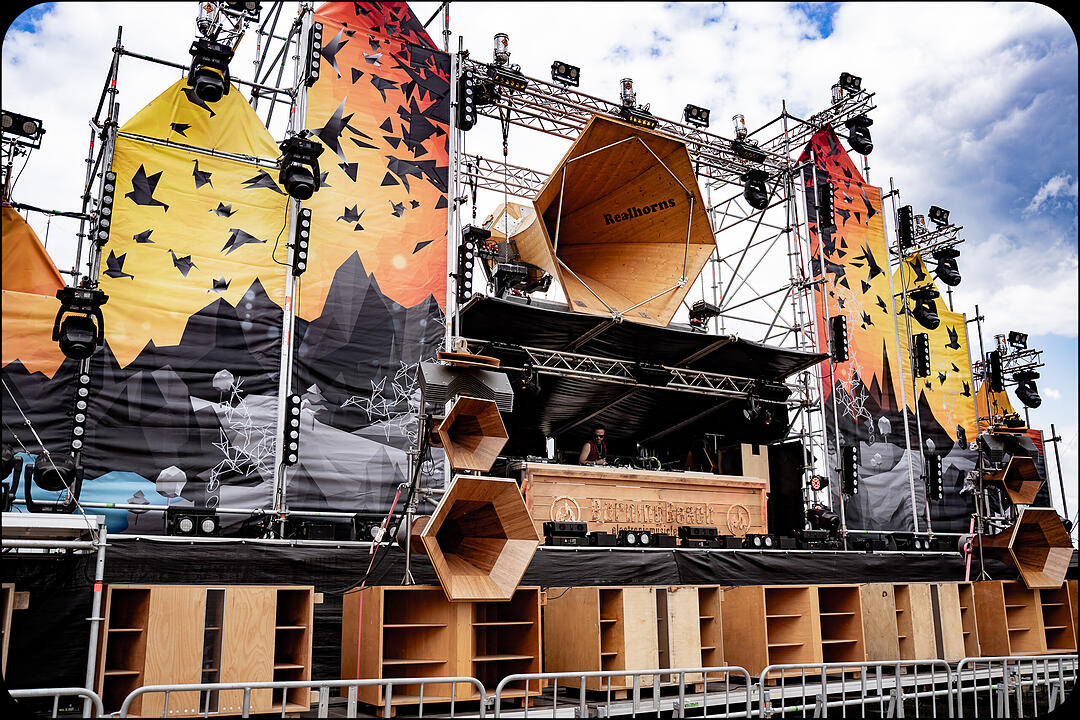 Love, Fire & Electronic Beats!