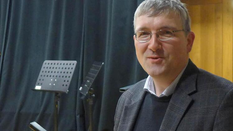 Professor Theodor Nüßlein ist Bratschist und Dozent an der Hochschule für Musik Würzburg. Als Projektleiter gestaltet er mit seinen Studenten die neue Konzertreihe im Rügheimer Schüttbau und ist "begeistert von der tollen Location".