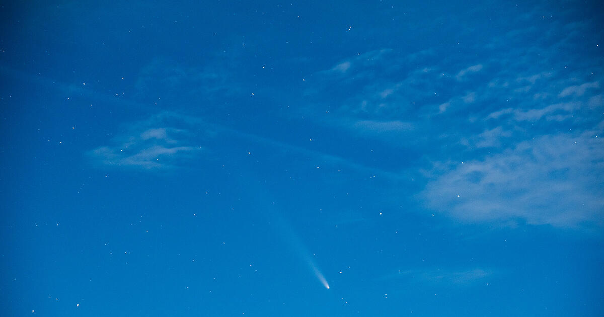 Komet über Bamberg Aufnahme zeigt faszinierenden Himmelskörper