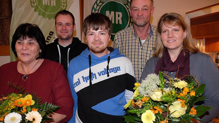 Ehrungen beim Maschinen- und Betriebshilfsrings (MR) Saale-Rhön für (vorne von link): Brigitte Haas, Michael Müller, Diana Ziegler, (hinten von links): Marcus Fella und Erich Werner.  Foto: Gerd Schaar