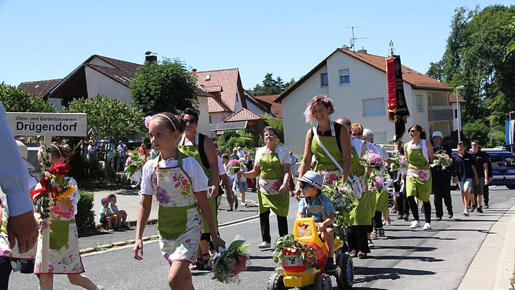 Der Festzug Foto: Mathias Erlwein