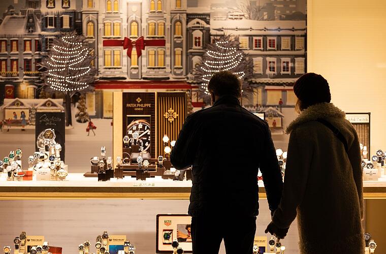 Umfrage: Verbraucher wollen beim Weihnachtsshopping sparen