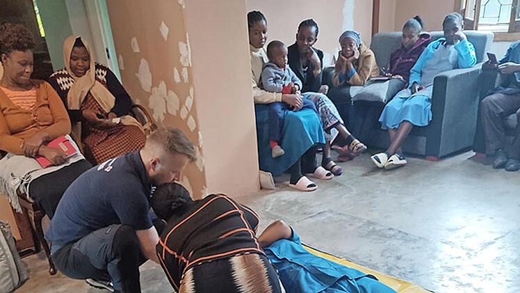 Insgesamt fünf Schulungen führte der BRK-Mitarbeiter in Tansania durch.