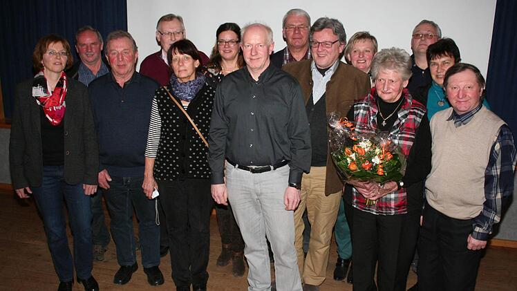Ein starkes Team: Die neu gewählte Vorstandschaft des Heimatvereins Reicher Ebrachgrund mit ihrem Vorsitzenden Rudi Schmidt (vorne Mitte mit heller Hose)