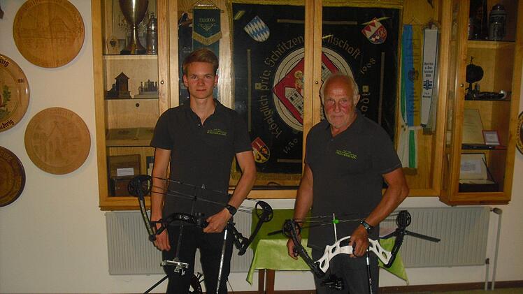 Adrian Bier (links) mit seinem Trainer Karl-Heinz Dallner, dem er in sportlicher Hinsicht viel zu verdanken hat. Foto: Peter Balthasar