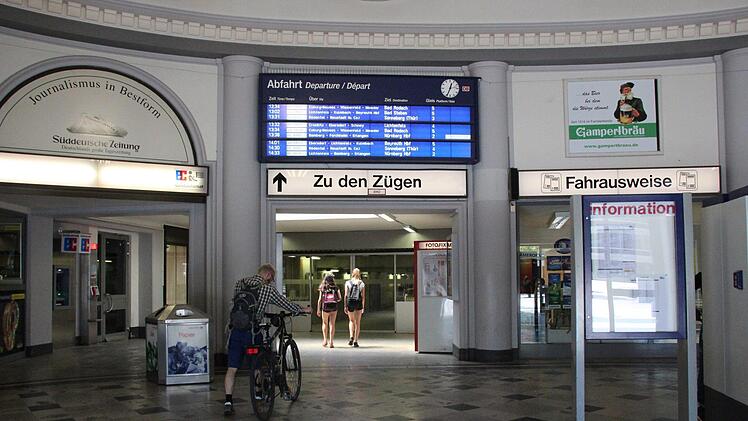 Immerhin: Die Anzeigentafel im Bahnhof hat am Mittwoch funktioniert. Foto: Svenja Sollmann