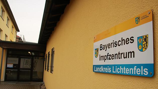 Im Impfzentrum in Lichtenfels wird noch nicht gearbeitet, aktuell sind vier mobile Teams in Seniorenheimen unterwegs. Foto: Matthias Einwag