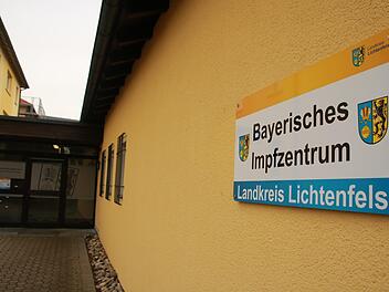 Im Impfzentrum in Lichtenfels wird noch nicht gearbeitet, aktuell sind vier mobile Teams in Seniorenheimen unterwegs. Foto: Matthias Einwag