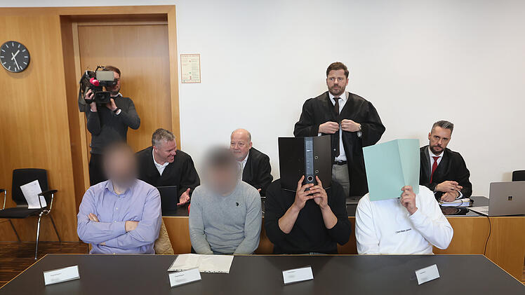 Prozess wegen Böllerzündung im Augsburger Fußballstadion