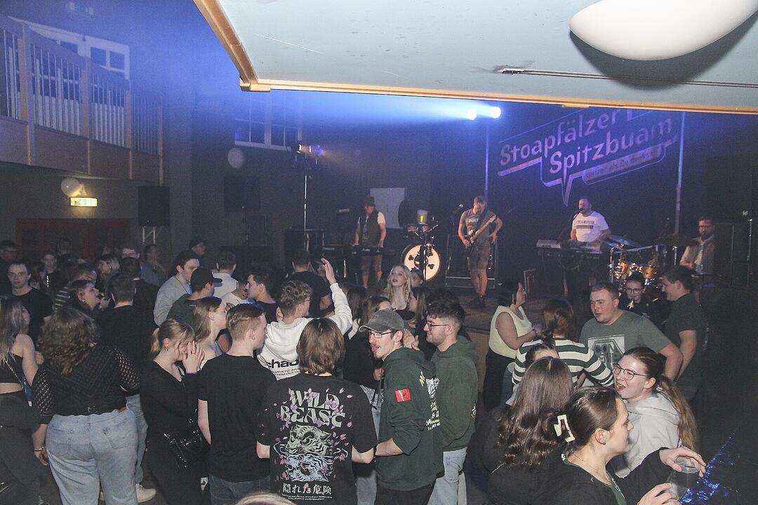 Es spielte die Band "Stoapfälzer-Spitzbuam".