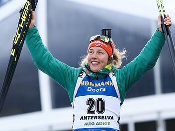 Laura Dahlmeier Sie wird unvergessen bleiben, die tragisch verstorbene Laura Dahlmeier. Zum Auftakt des Biathlon-Winters gedachten ihre Kollegen vom ZDF der Biathlon-Legende.