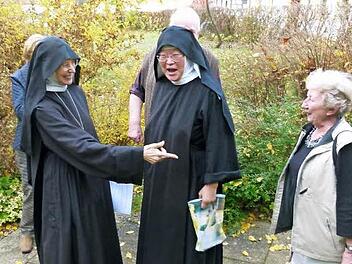 Äbtissin Mechthild Thürmer und ihre Mitschwestern laden am Freitag zum Projekttag Kräutergarten in der Abtei Maria Frieden ein.  Foto: Marion Krüger-Hundrup