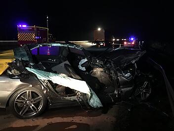 Total zerstört wurde der Pkw beim Unfall auf der A 7.Foto: Ralf Ruppert